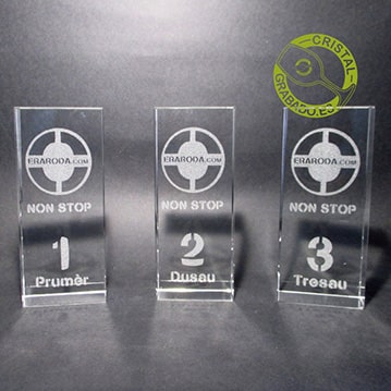 Premios de cristal personalizados mediante grabado láser